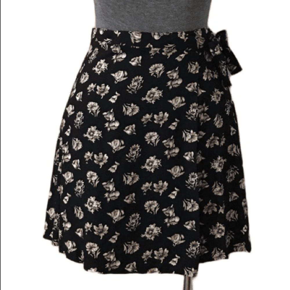 In Sync NY Wrap Floral Skirt Sz M